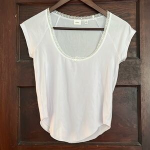 Aritzia t shirt